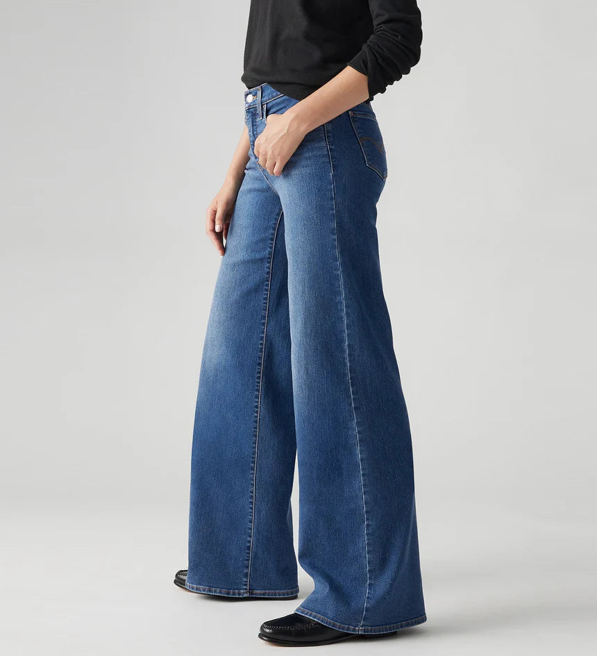 Levi 318 Shaping Wide Leg Clever Girl