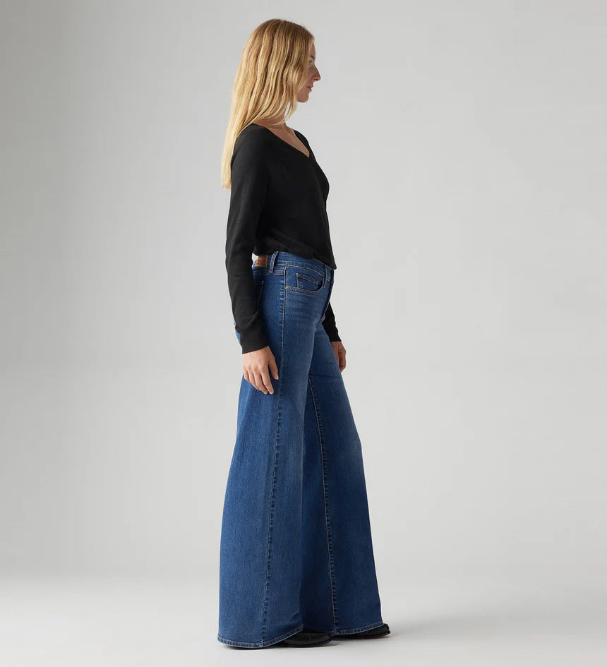 Levi 318 Shaping Wide Leg Clever Girl