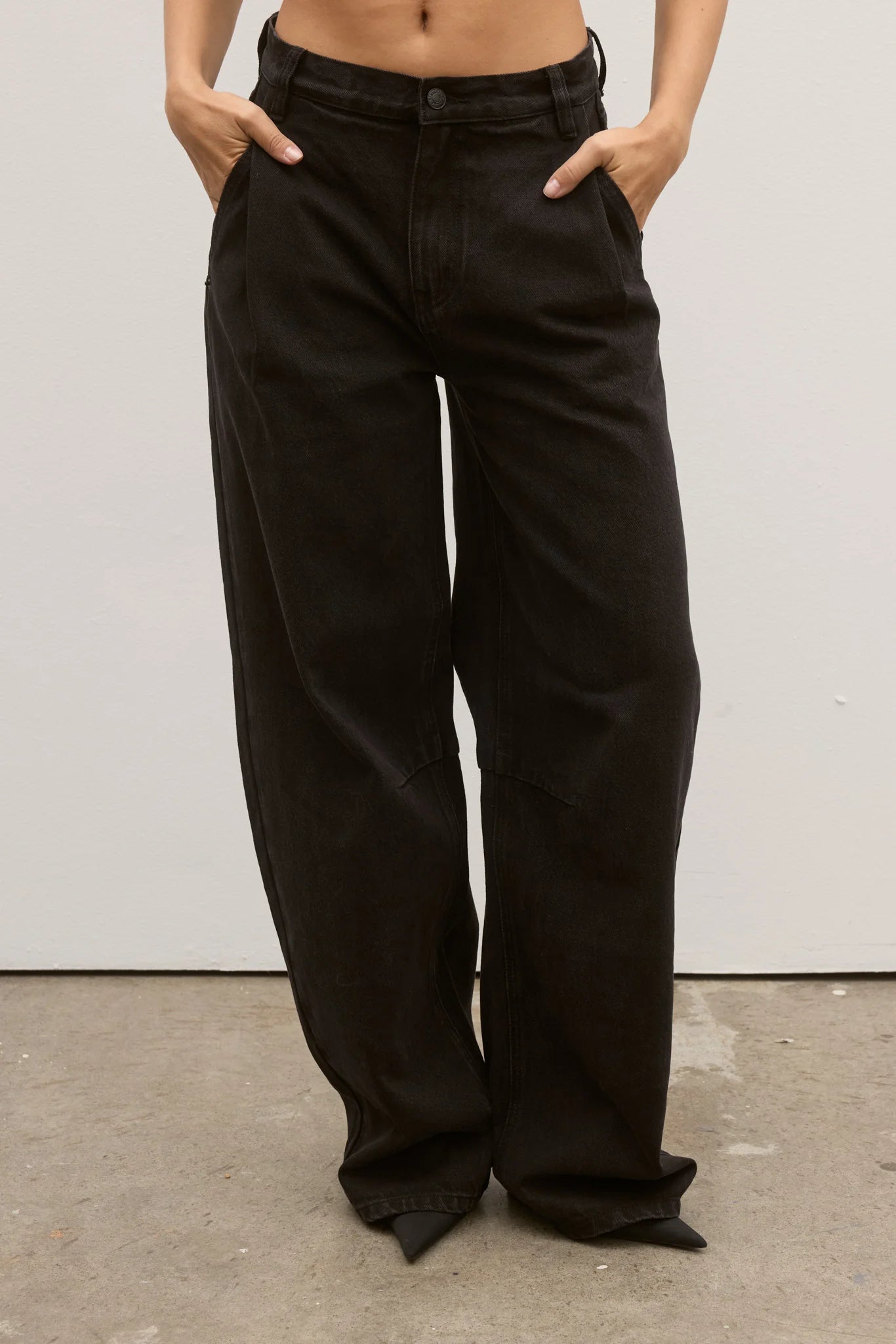 Bayse Aston Jean Backstage Black