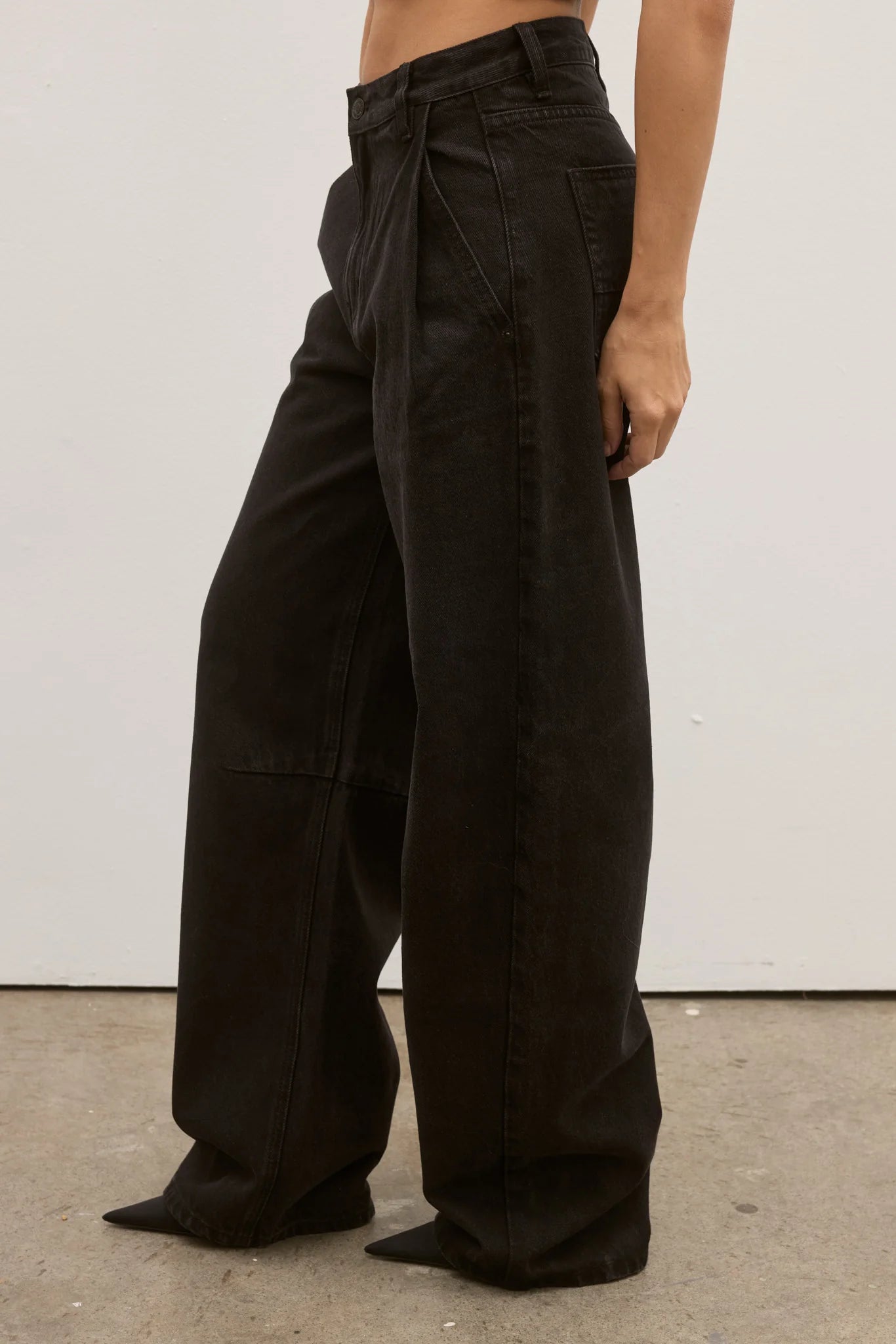 Bayse Aston Jean Backstage Black
