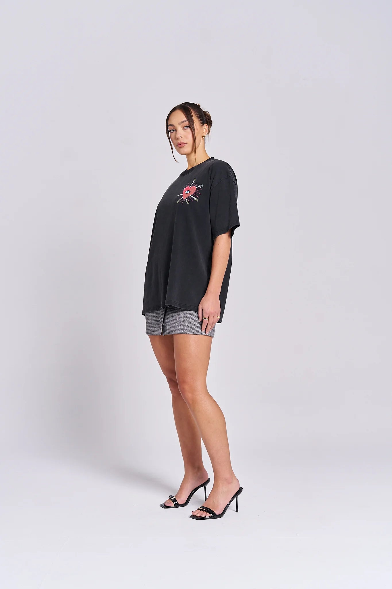 MAKU The Label Bleeding Heart Oversize Black Wash Tee