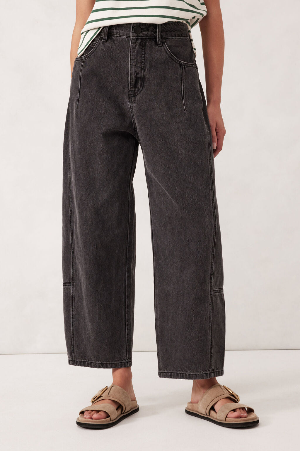 Ceres Darted Barrel Jean Faded Black