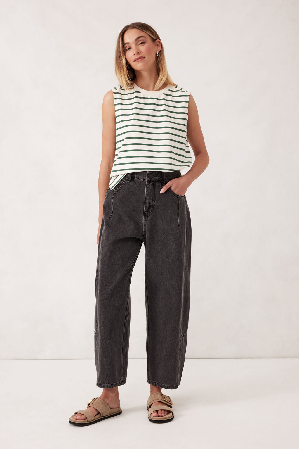 Ceres Darted Barrel Jean Faded Black