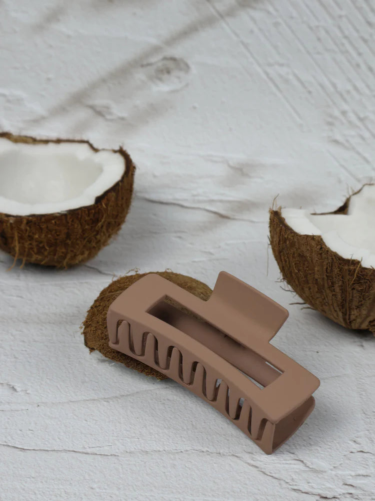 Nakoa Medium Elongated Hair Claw Clip Latte
