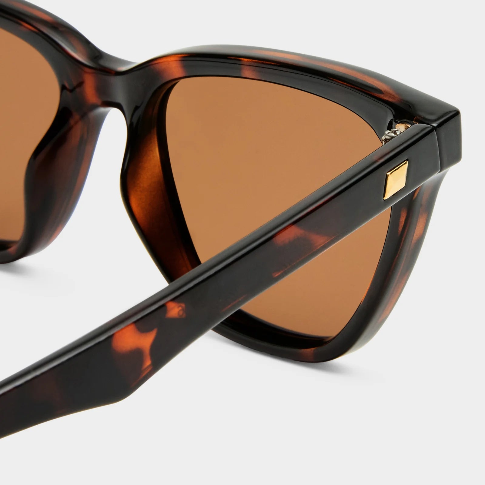 Le Specs Unfaithful Tort