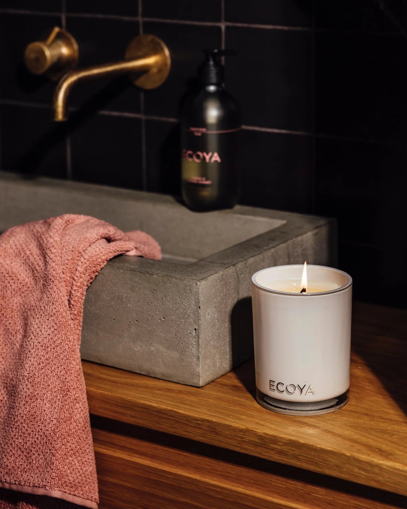 Ecoya Madison Jar Lotus Flower