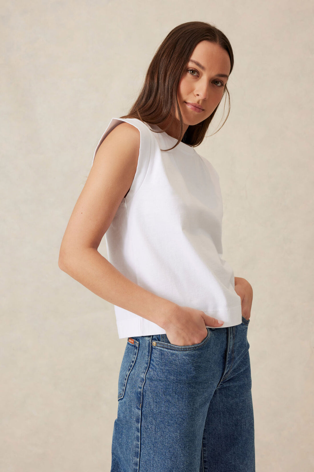 Ceres Extended Shoulder Tee/White