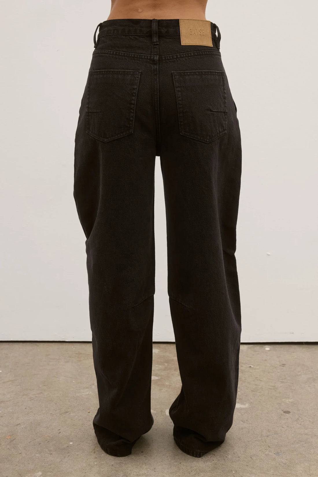 Bayse Aston Jean Backstage Black