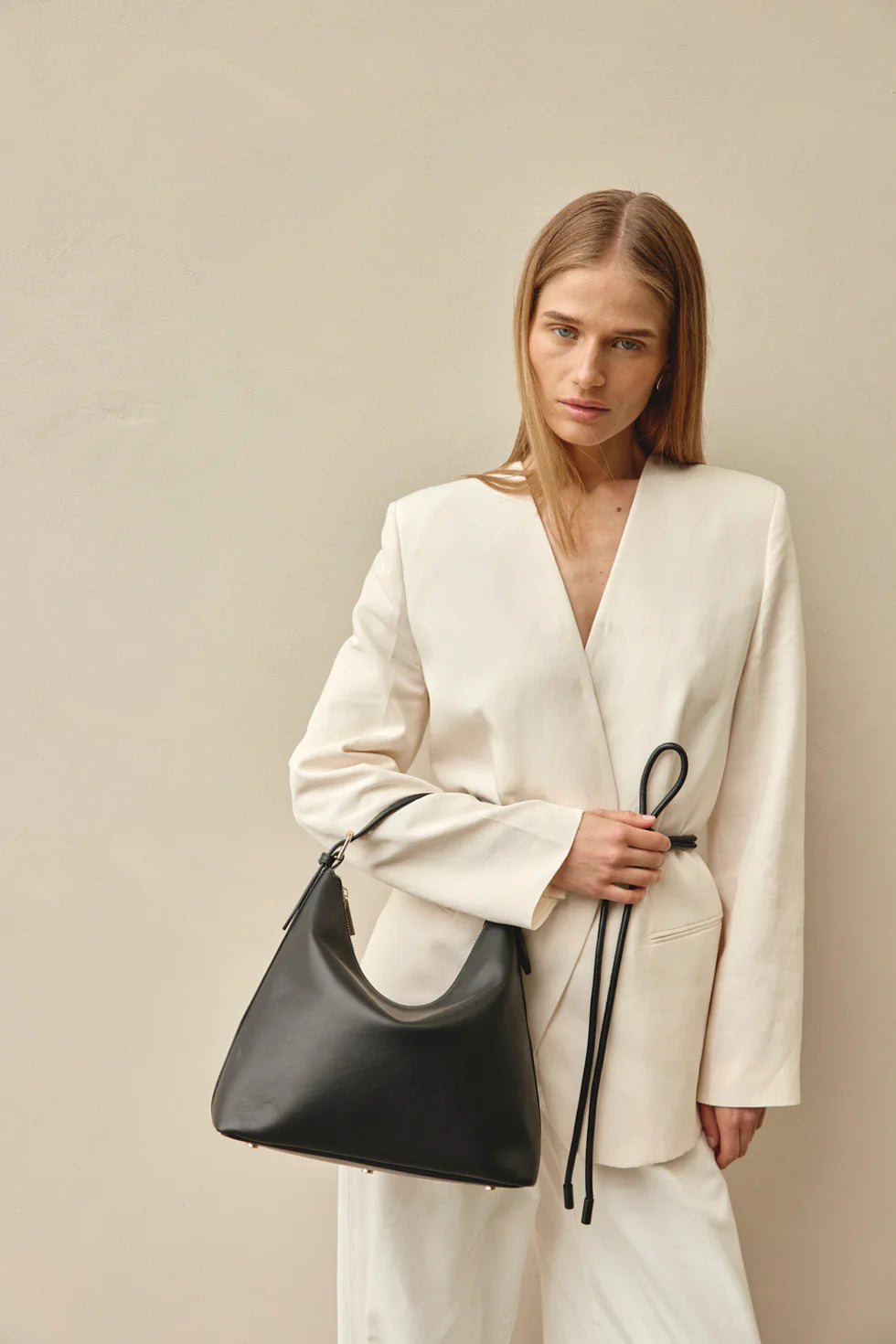 Vestirsi Harper Black Leather Hobo