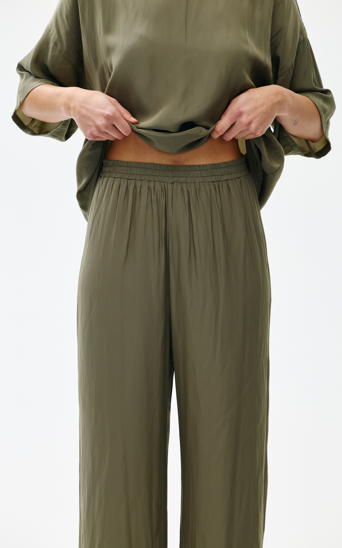 Kinney The Label Varley Pants Olive