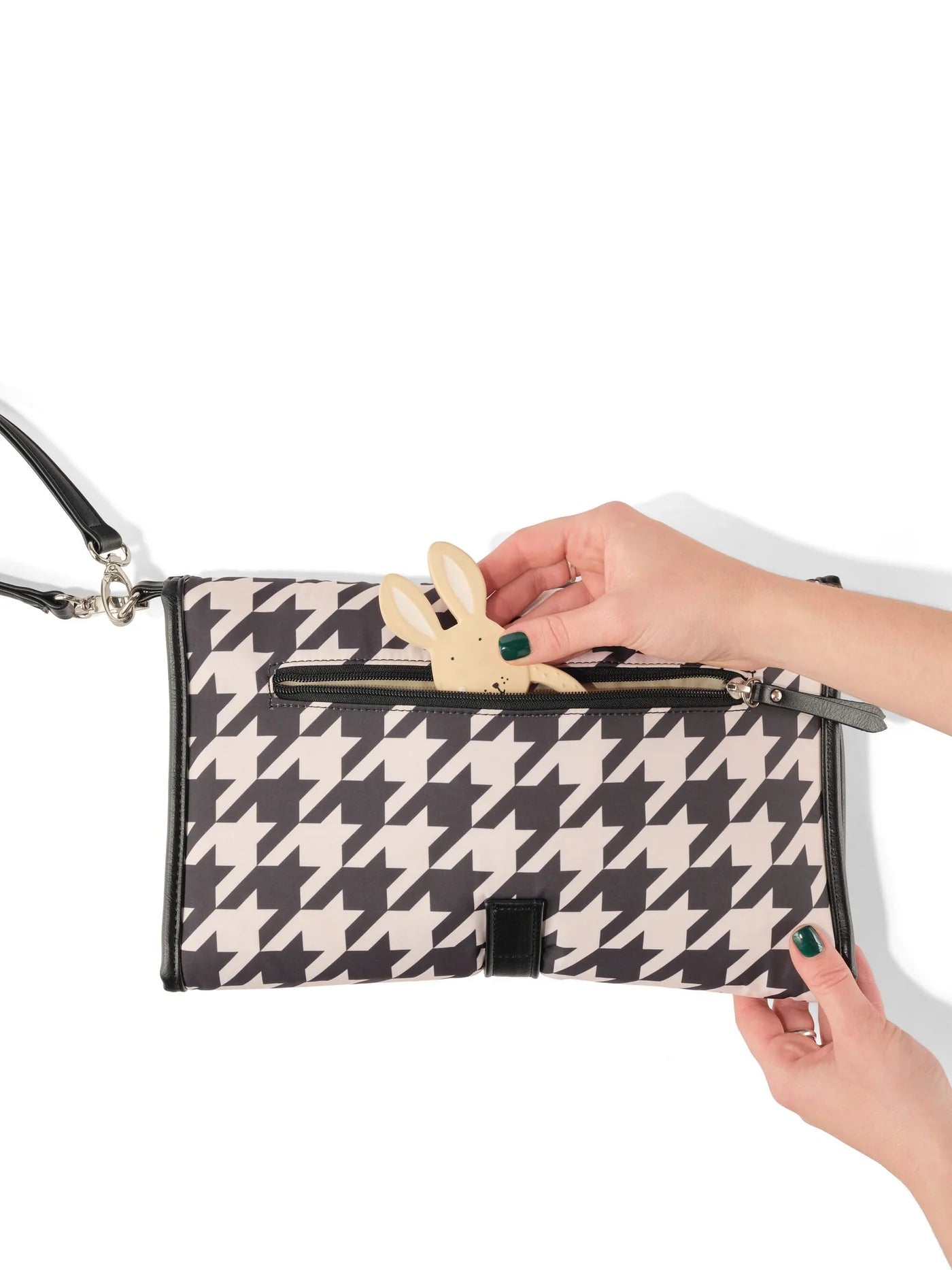 OiOi Change Mat Clutch Houndstooth