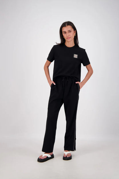 Jasmine Alexa Back Home Tshirt Black